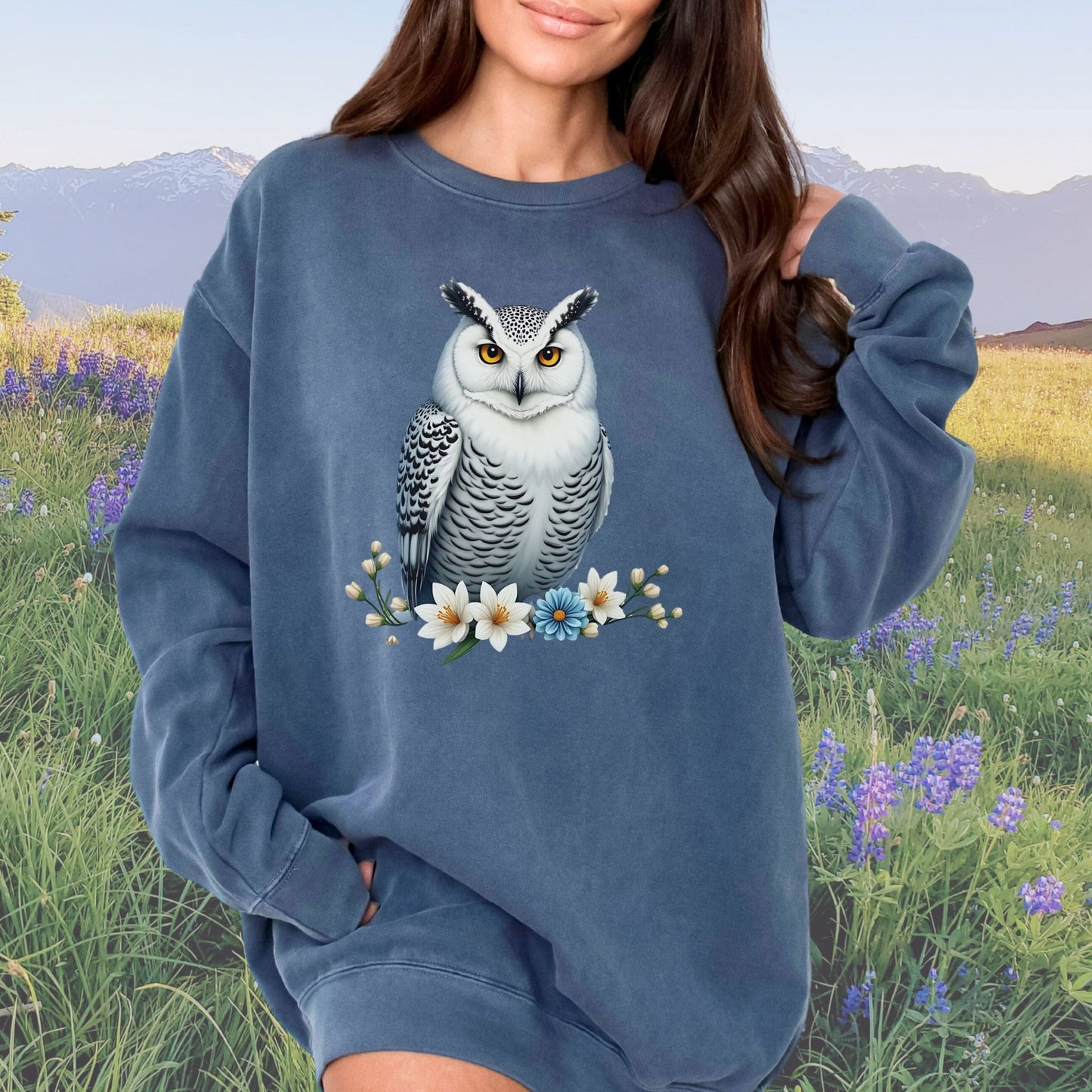 White Owl Elegance Vintage Style Crewneck Sweatshirt