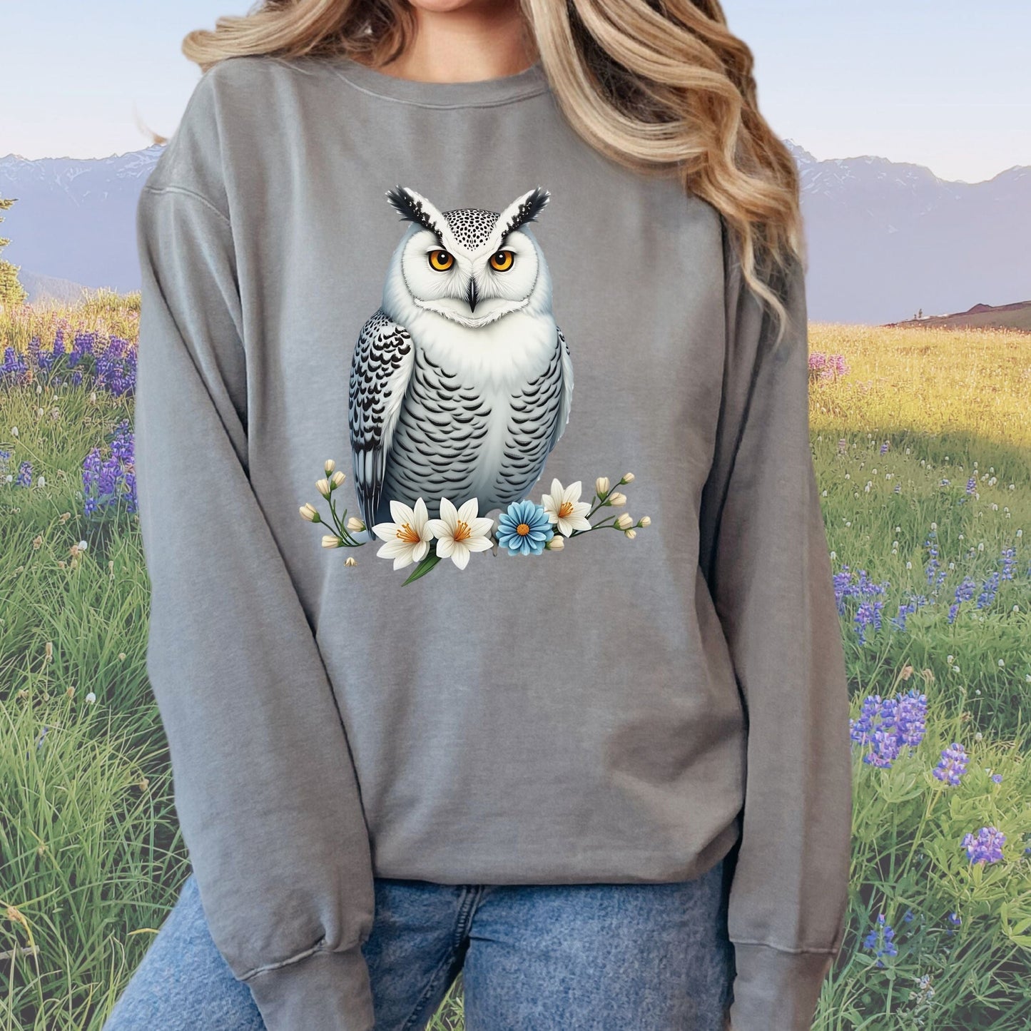 White Owl Elegance Vintage Style Crewneck Sweatshirt